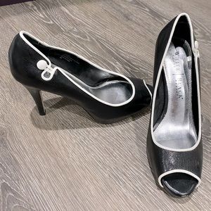 White House Black Market Heel Open Toe Pumps 8